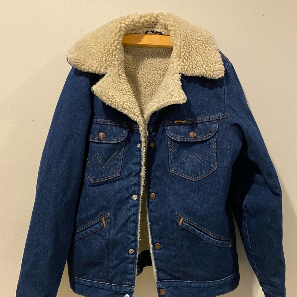 Vintage Wrangler Fur Lined Denim Jacket in pristine condition! Size:M